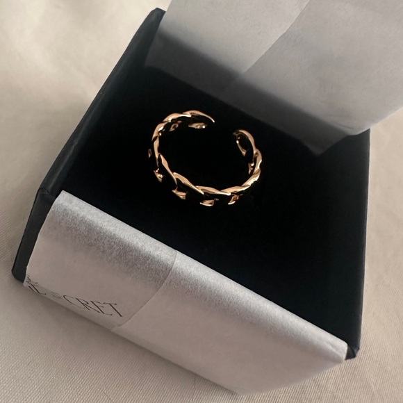 Brand new in box adjustable gold plated ring - Picture 4 of 9